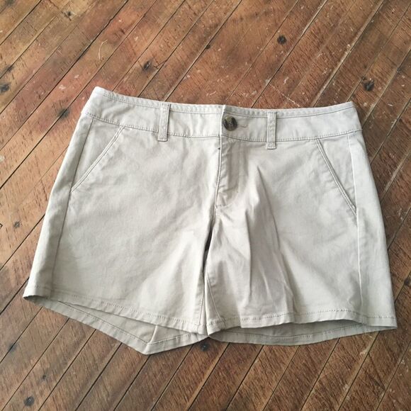 American Eagle tan flat front midi stretch size 4 shorts - Picture 1 of 3